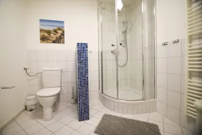 Modern 2-bedroom city apartment - Image 3