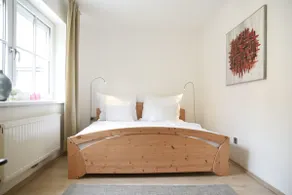 Modern 2-bedroom city apartment - Image 2