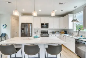 NOUVEAU! Modern Waveland Home 5 pâtés de maisons à S Beach Blvd - Image 4