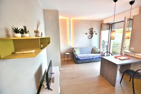 Leonardo Walsh Apartment With Lake View - Image 4