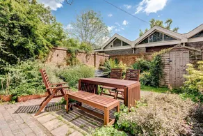 The Writers Retreat- Hastings - Image 3