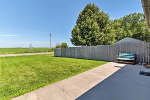 Elwood Townhome w/ Patio - 7 Mi to Johnson Lake - Image 2