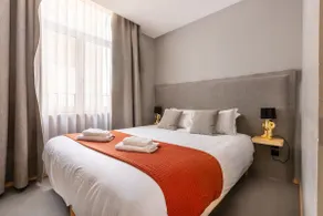 Suite No. 2-Deluxe-Apartment-Private Bathroom - Image 2