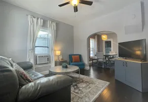 The Cottage! Chic Bungalow near Old Town Square! - Image 2