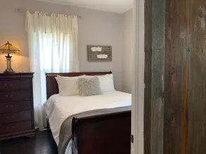 The Cottage! Chic Bungalow near Old Town Square! - Image 3