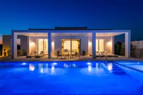 Seashore Villa - Luxury Beachfront - Pool & Sea View - Image 3