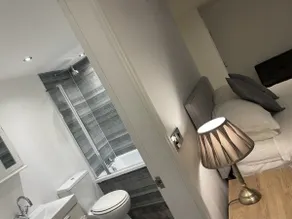 Apartment-Apartment-Private Bathroom-Courtyard View - Image 2
