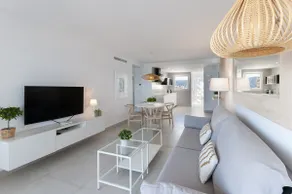 Spectacular condo with incredible views. Reformed. - only families - Image 4