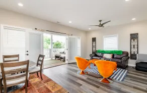 Highlands Lookout-3BR 3.5BA-Walk to Tons +Parking - Image 2