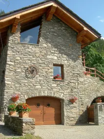 Apartment With Garden - Image 2