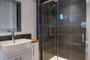 Super King Lodge-Sleeps 2-HotTub-Sea View - Image 4