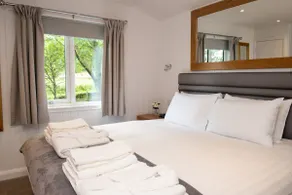 Super King Lodge-Sleeps 2-HotTub-Sea View - Image 2