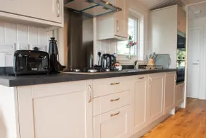 Super King Lodge-Sleeps 2-HotTub-Sea View - Image 5