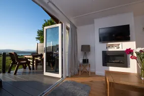 Super King Lodge-Sleeps 2-HotTub-Sea View - Image 2