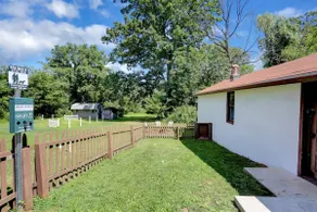 ★ Espacio cómodo con patio Fencd ★ 15 minutos a Harrisburg 30 a Carlisle | 2BR W / AC - Image 5