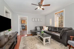 ★ Espacio cómodo con patio Fencd ★ 15 minutos a Harrisburg 30 a Carlisle | 2BR W / AC - Image 4