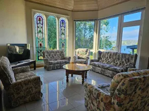 Expansive 8BR Getaway in Beautiful Rosevears - Image 2