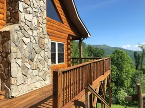 4 BR 3 BA Luksus Log Super Views, Hot Tub, Easy Paved Access, WIFI, GameRoom - Image 2