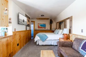 Cozy studio in West Yellowstone! Raven's Heart - Image 2