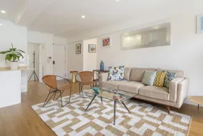 Modern 4BR Lisbon Gem | 2 En-Suites & Elevator - Image 2