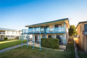 45 Hillside Cres Beach House - Image 2
