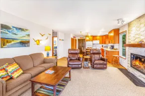 Waterfront Condo right on the Pacific Ocean - Image 3