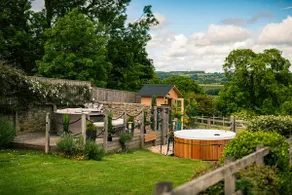 Luxury Cottage in Yorkshire: Hot Tub & Fireplace - Image 2