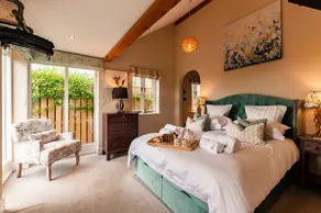 Luxury Cottage in Yorkshire: Hot Tub & Fireplace - Image 4