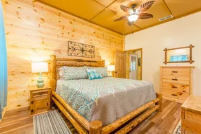 Custom Couples Retreat Cabin with Jetted & Hot Tub - Image 4