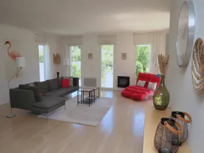 Spacious villa with heated pool and EV charger - Image 2