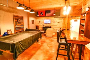 Luxury 3 Bedroom Cabin ,Hot Tub, Pool Table & View - Image 4