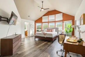 Modern Luxury 5BR — Pool, Game Room, Prime loc - Image 2
