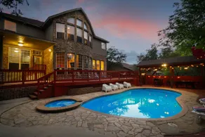 Modern Luxury 5BR — Pool, Game Room, Prime loc - Image 5