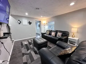 100% renovated House 8 minutes to downtown - Image 3