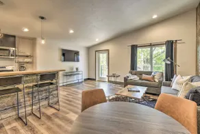 Elkhart Lake Townhome, Mins to Road America! - Image 5