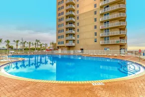 Exquisite gulf-front corner condo with beach service hot tubs & pools - Image 4