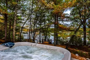 Whispering Pines Lakeside Log - Image 4