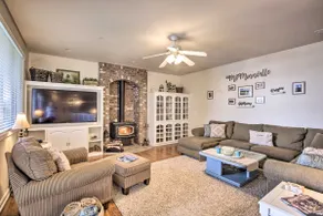 McMinnville Wine Country Home w/ Hot Tub + Deck - Image 4