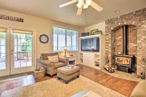 McMinnville Wine Country Home w/ Hot Tub + Deck - Image 5