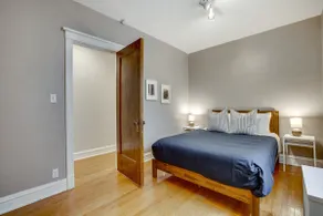 Comfortable Vintage North Side Retreat for 8 - Image 3