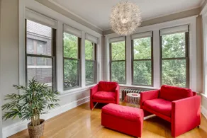 Comfortable Vintage North Side Retreat for 8 - Image 2
