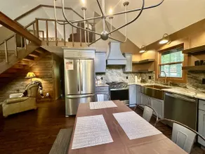 Cozy cabin- short and midterm rentals welcome! - Image 2