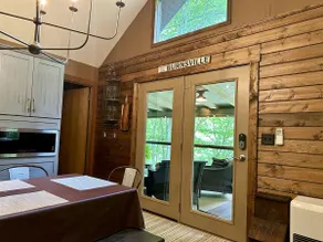 Cozy cabin- short and midterm rentals welcome! - Image 3