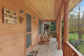 Lakeside Log Cabin: Private Hot Tub Retreat - Image 4