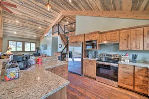 NY! Brugerdefineret Livingston Apt. m / balkon + Mtn. visninger - Image 5