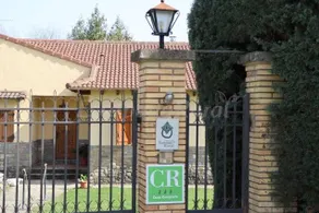 Cottage with pool, garden & barbeque | Lake view - Image 2