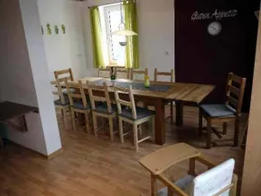 Child-friendly apartment with barbeque & terrace - Image 2
