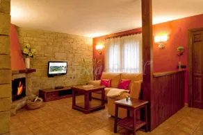 Cottage with terrace, barbeque & hot tub | Nature view | Pets are welcome - Image 2