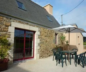 Holiday home with garden, terrace & BBQ | Garden view - Image 2