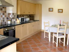 Family-oriented nice cottage with garden - Image 3